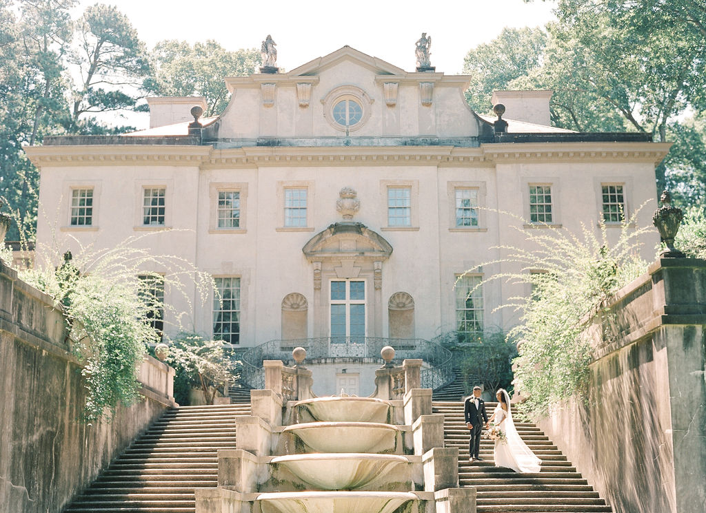 the front of the swan house in Atlanta